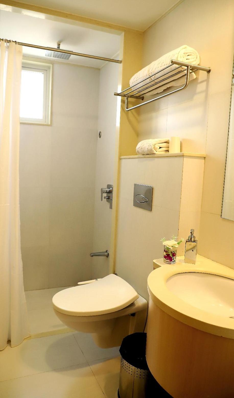 Quality Inn Patria Suites, Райкот Екстериор снимка