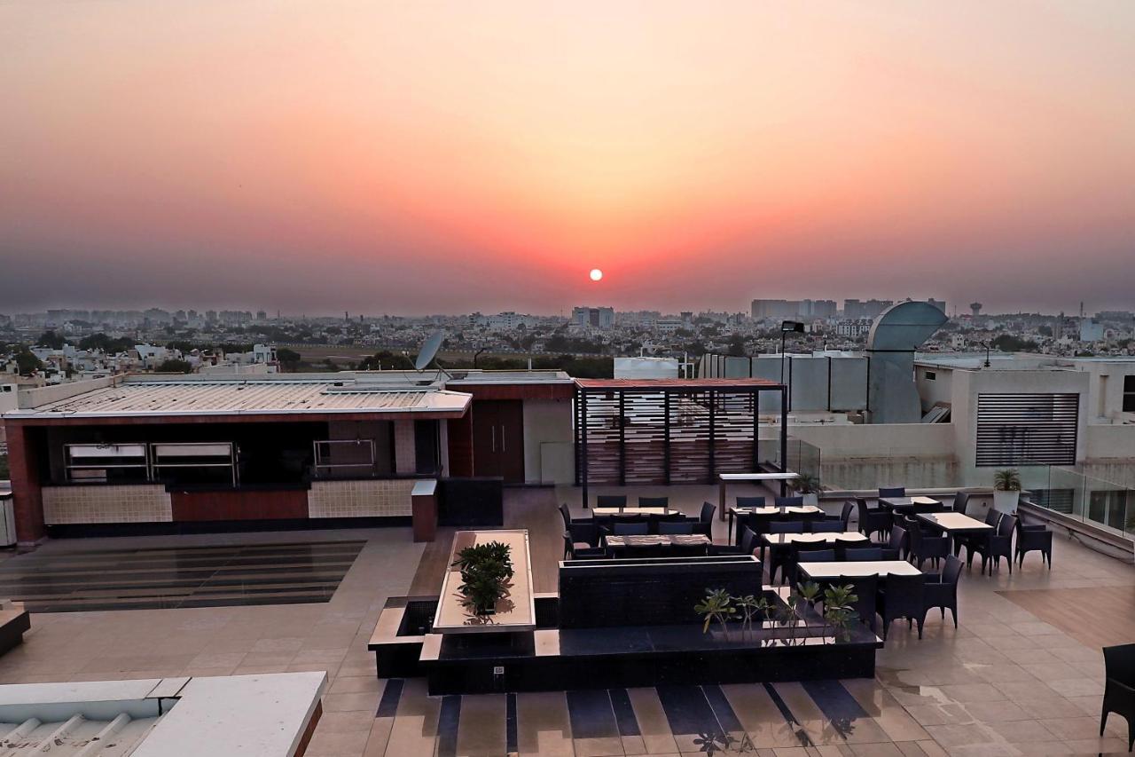 Quality Inn Patria Suites, Райкот Екстериор снимка